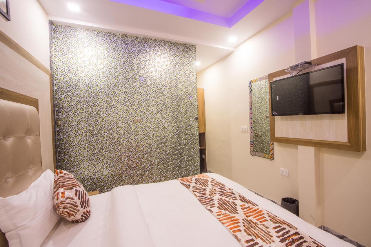 Hotel Harsha International New Delhi Bagian luar foto