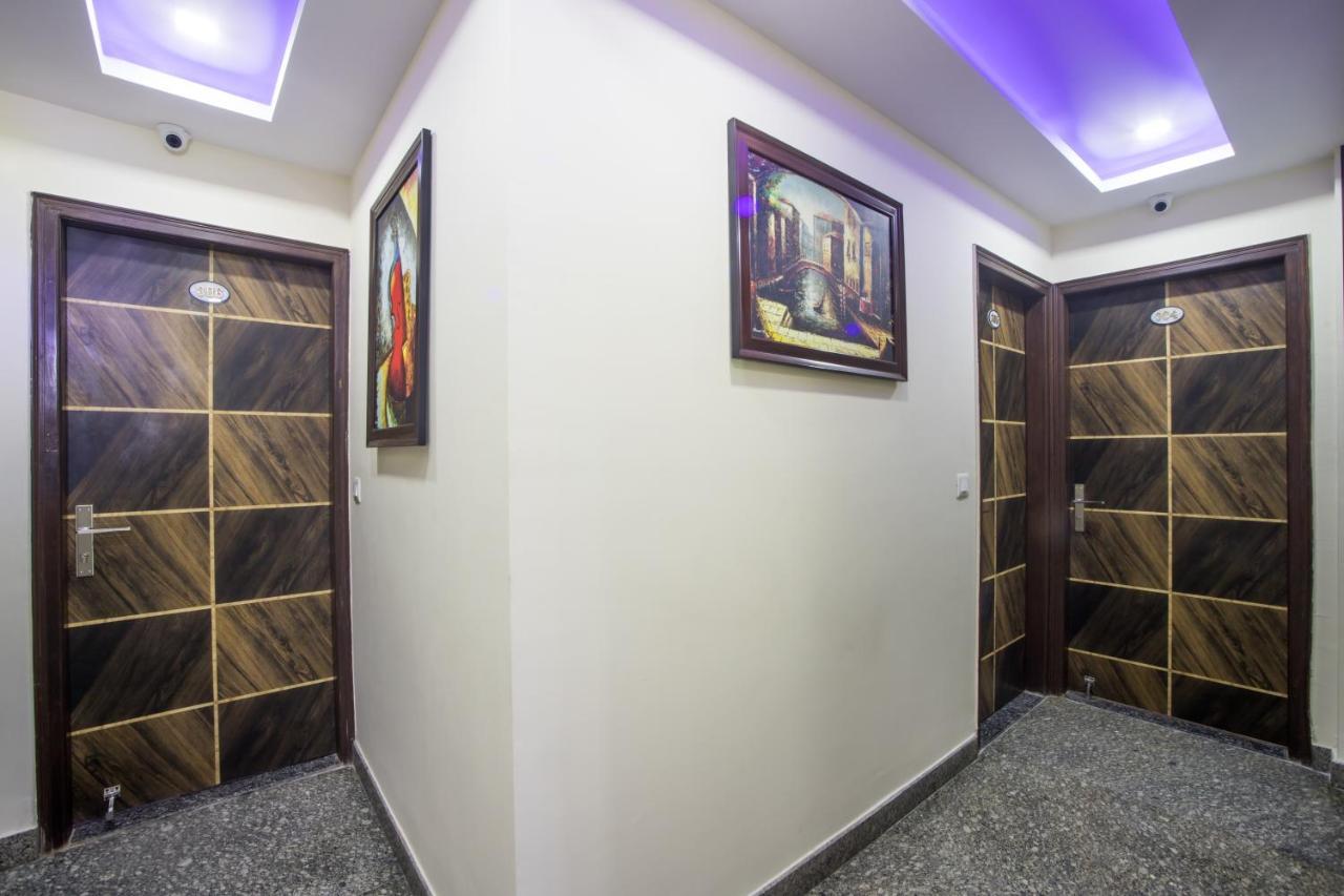 Hotel Harsha International New Delhi Bagian luar foto