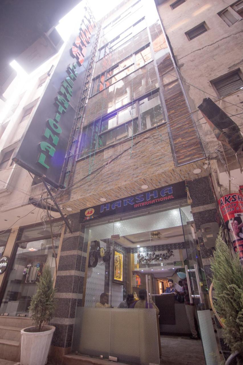 Hotel Harsha International New Delhi Bagian luar foto
