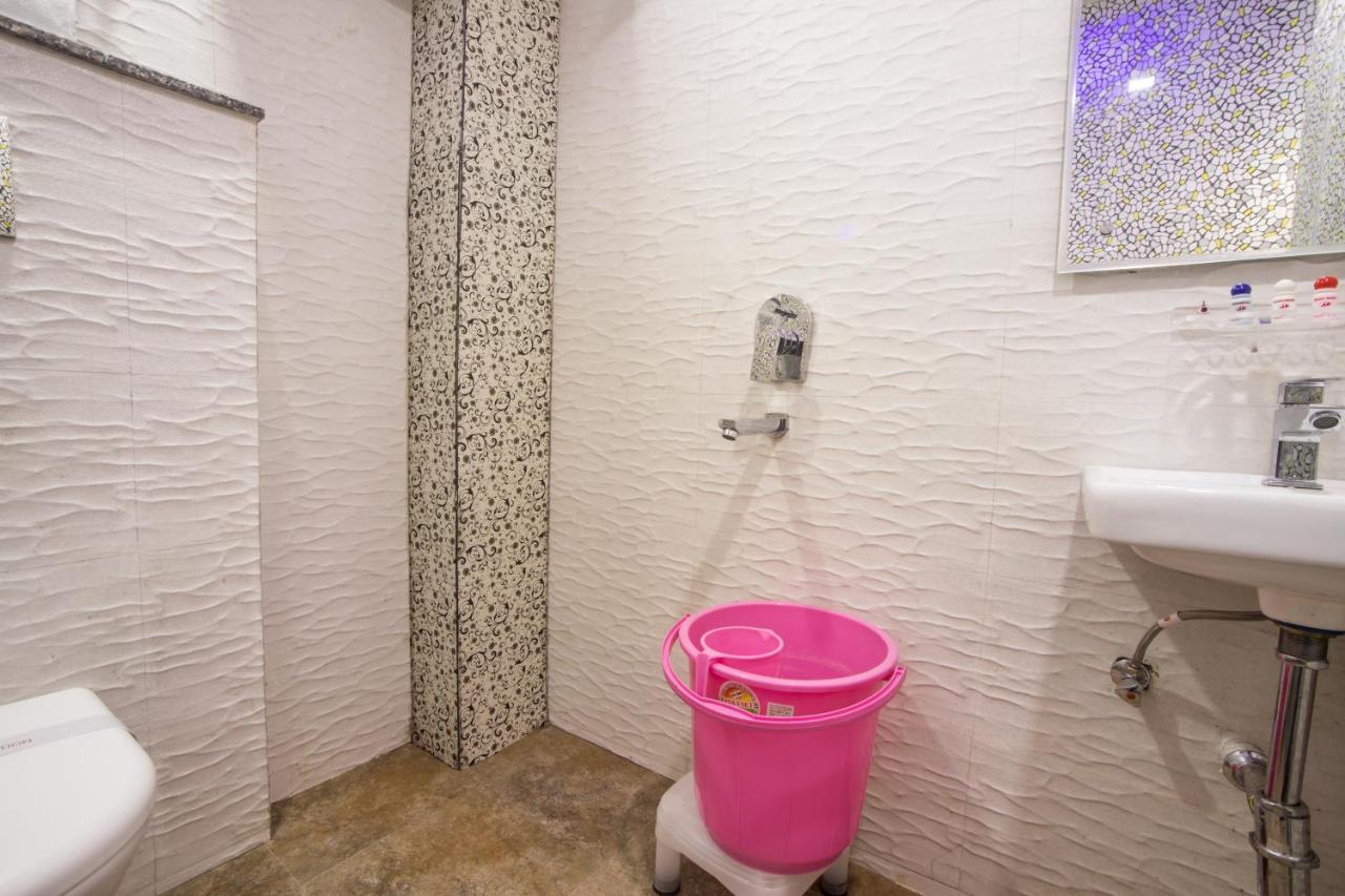 Hotel Harsha International New Delhi Bagian luar foto