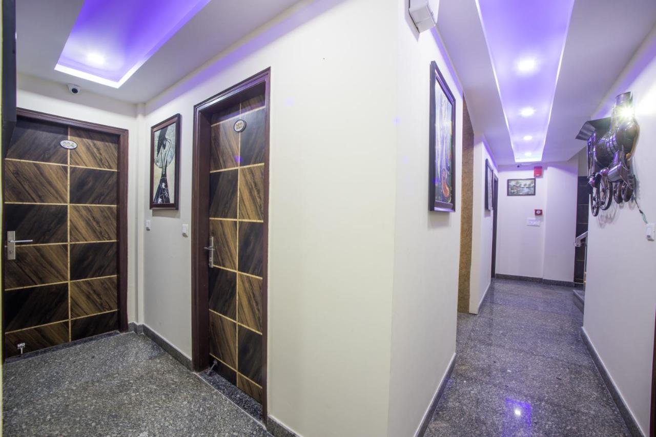 Hotel Harsha International New Delhi Bagian luar foto