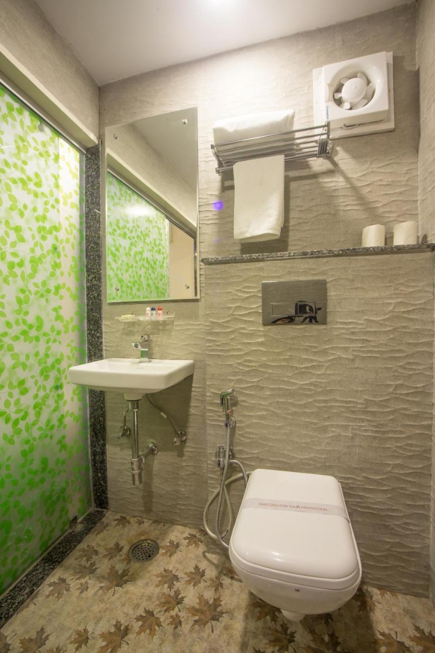 Hotel Harsha International New Delhi Bagian luar foto