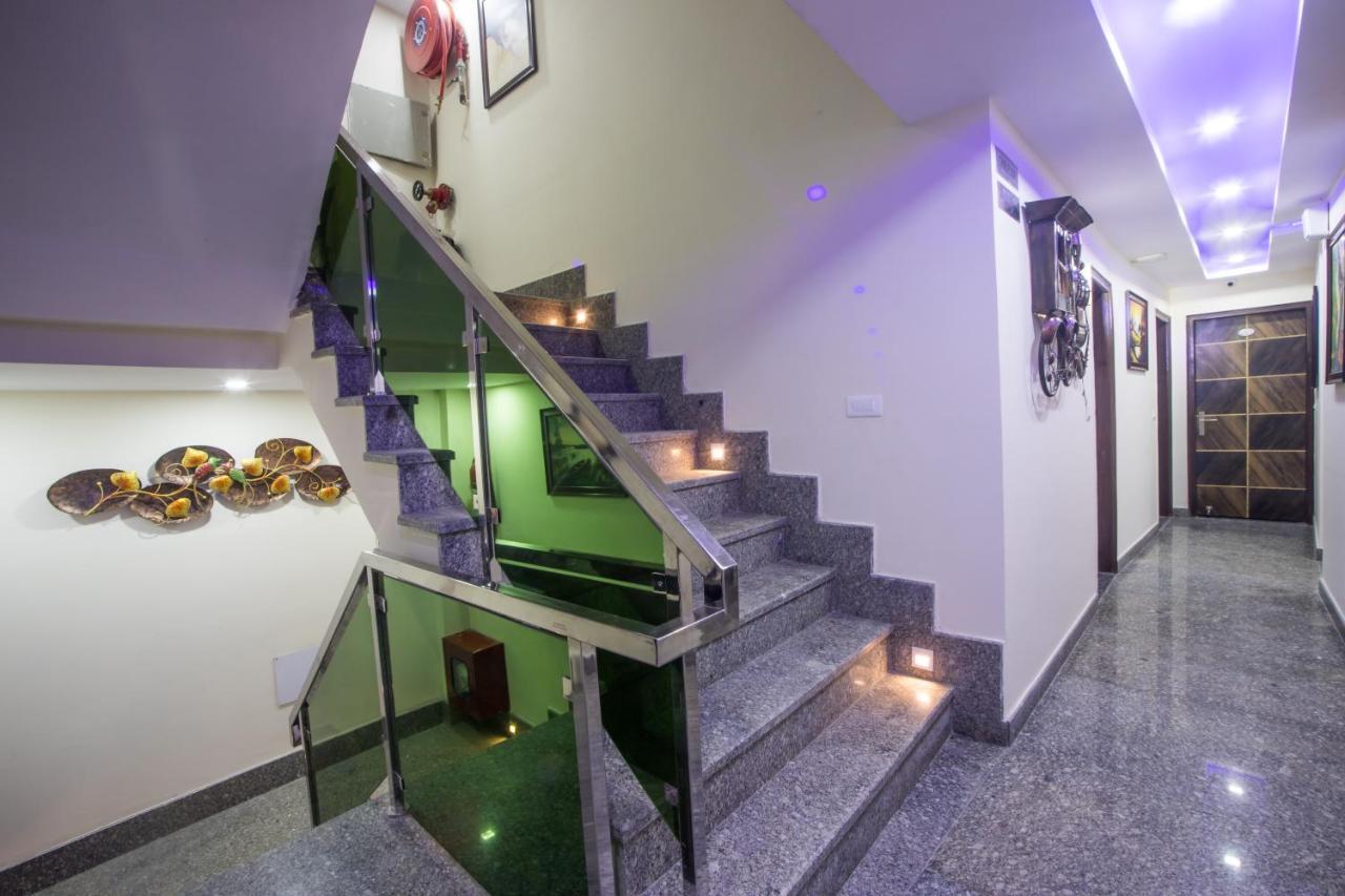 Hotel Harsha International New Delhi Bagian luar foto