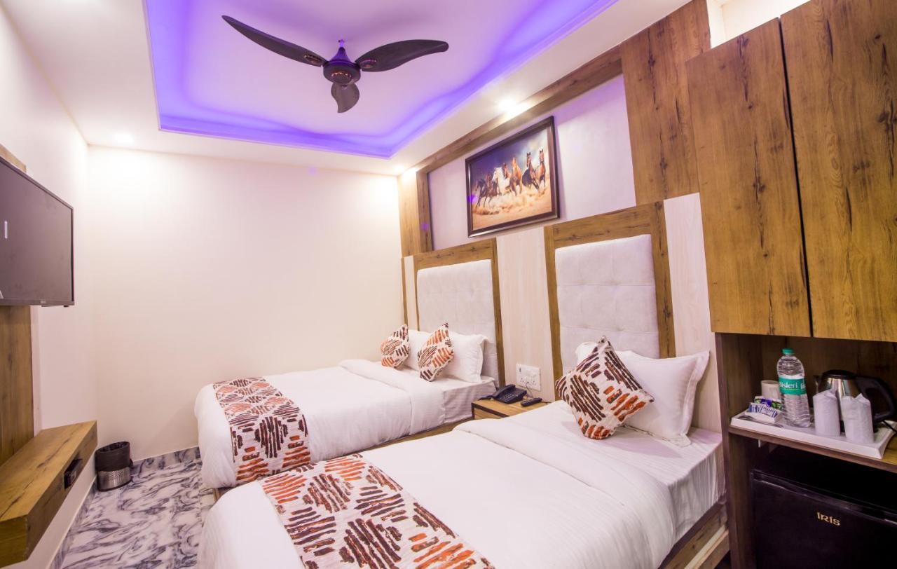 Hotel Harsha International New Delhi Bagian luar foto