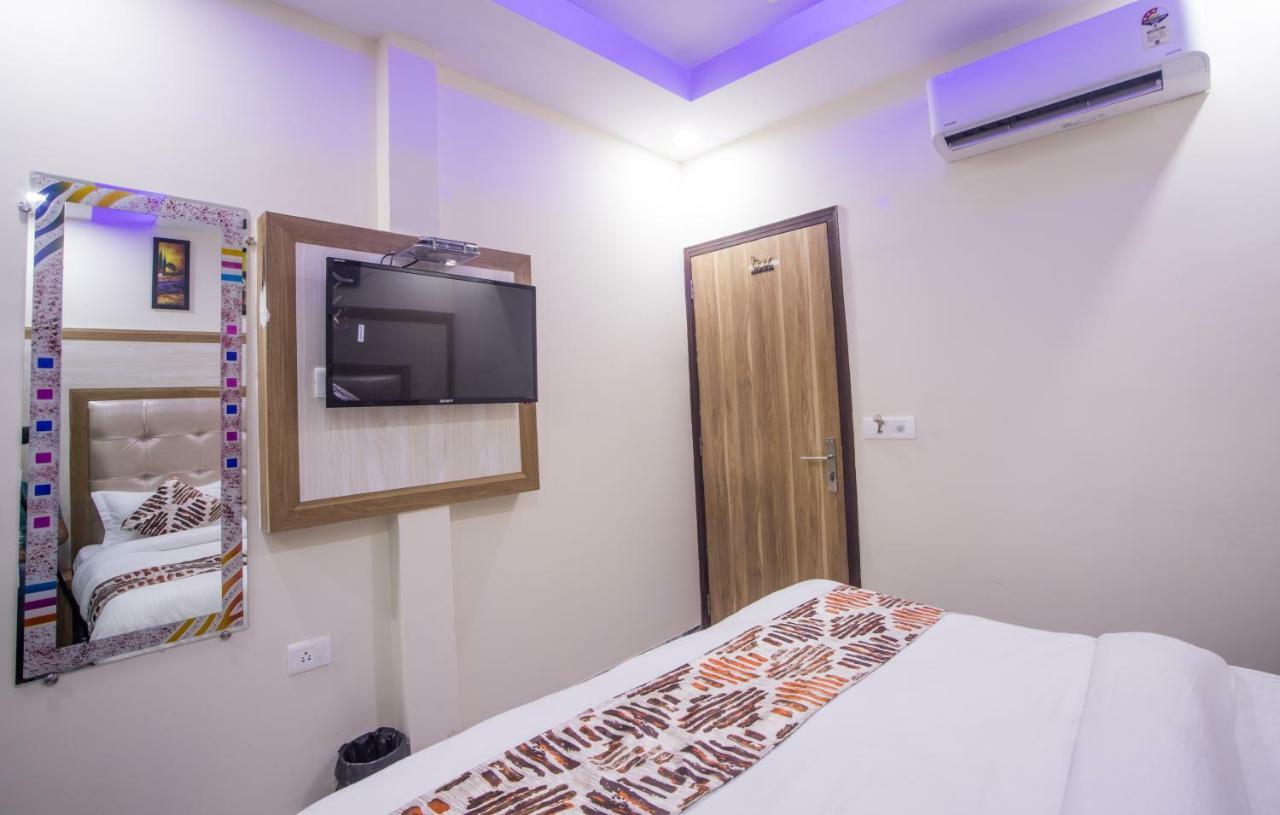 Hotel Harsha International New Delhi Bagian luar foto