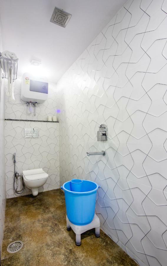 Hotel Harsha International New Delhi Bagian luar foto
