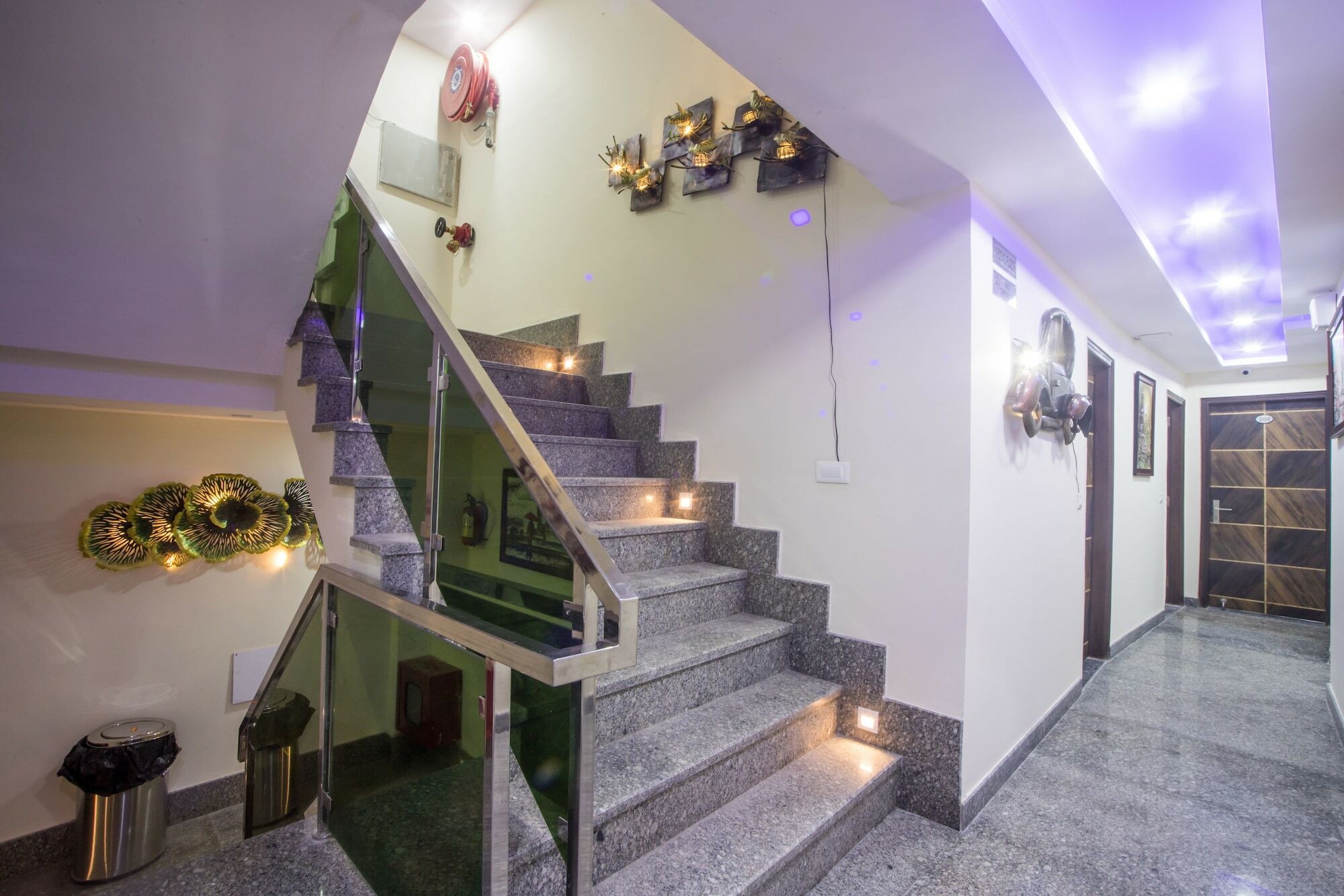 Hotel Harsha International New Delhi Bagian luar foto