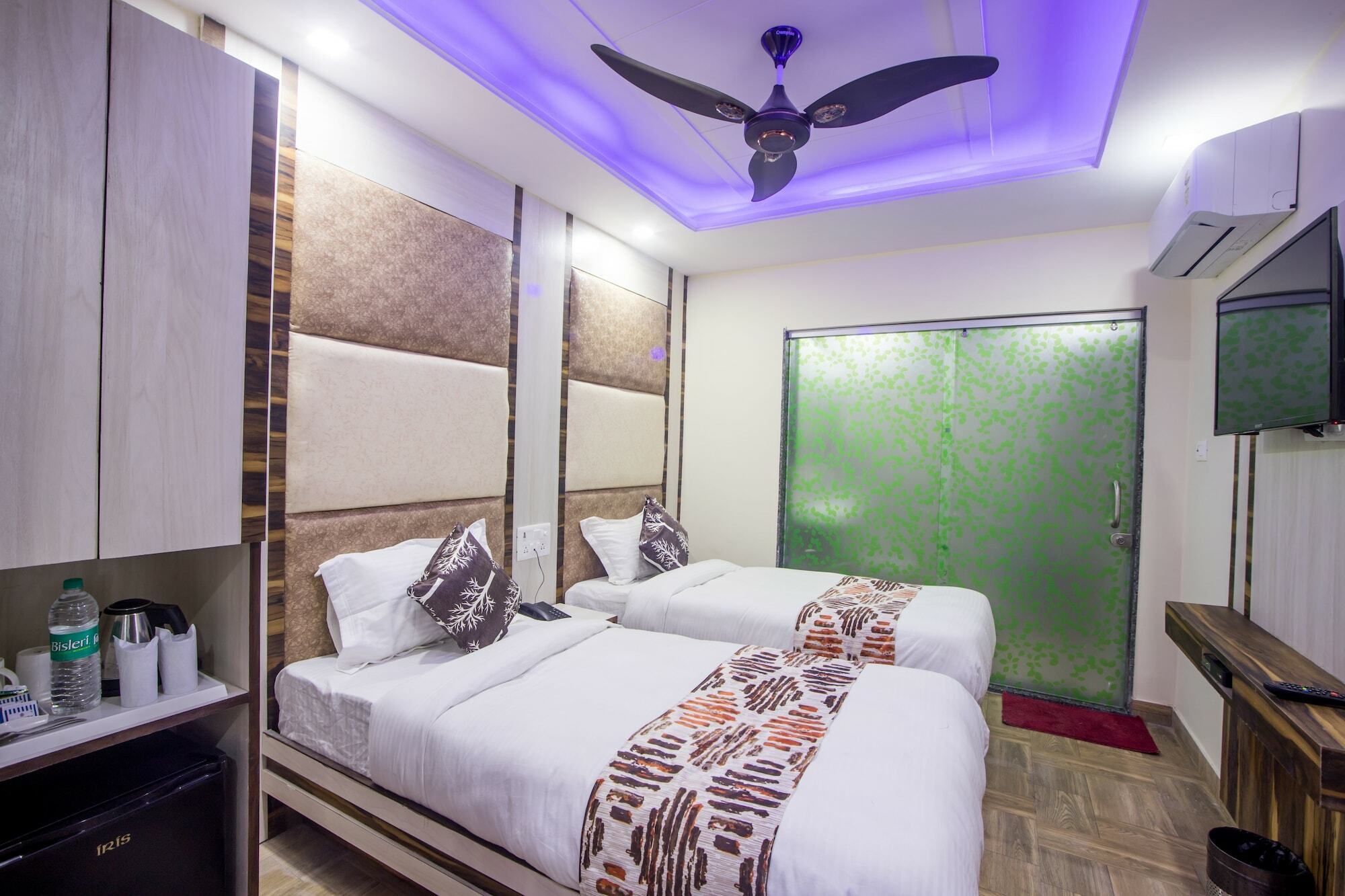Hotel Harsha International New Delhi Bagian luar foto
