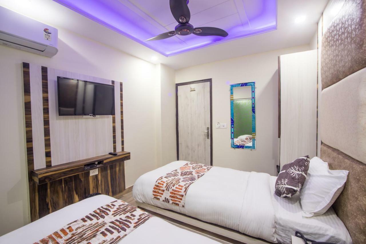 Hotel Harsha International New Delhi Bagian luar foto