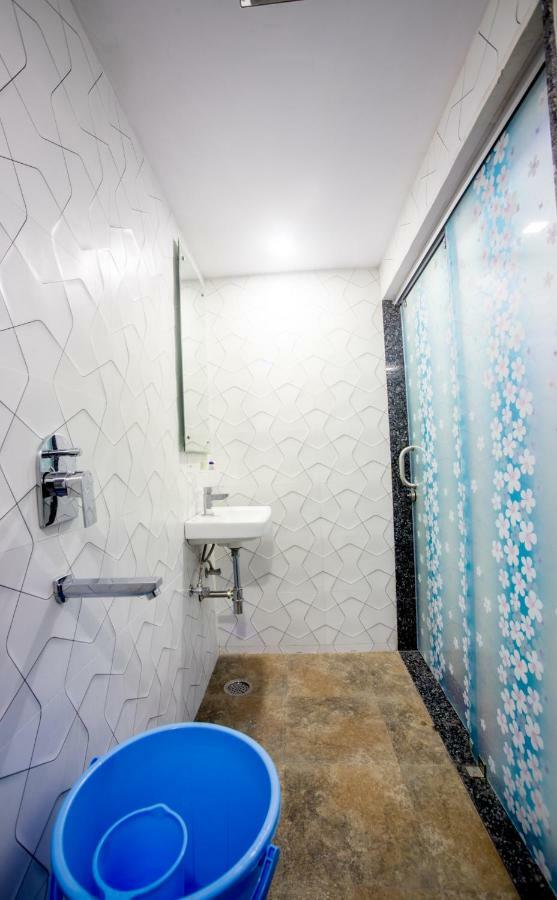 Hotel Harsha International New Delhi Bagian luar foto