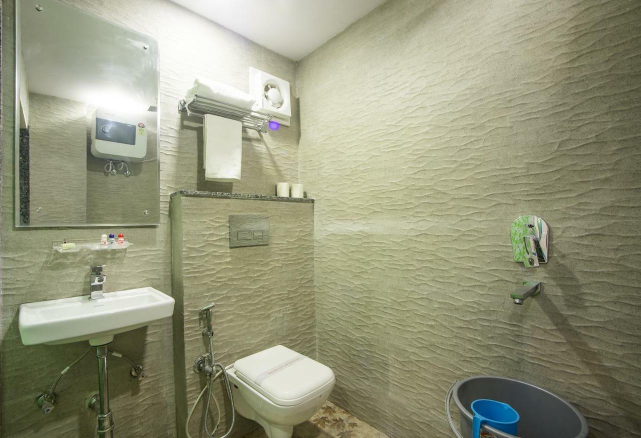 Hotel Harsha International New Delhi Bagian luar foto