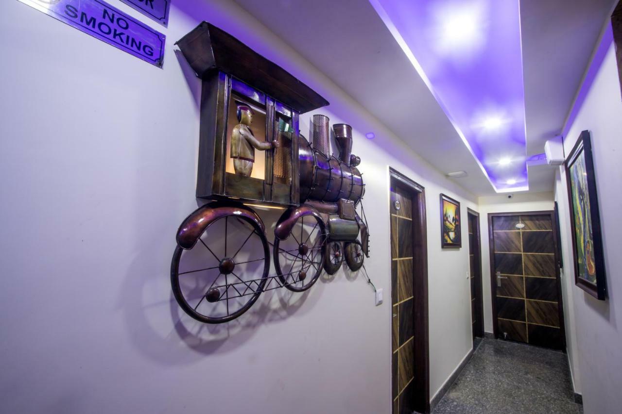 Hotel Harsha International New Delhi Bagian luar foto